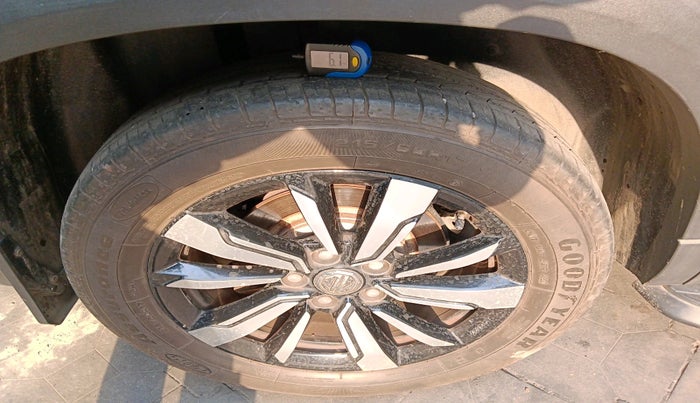 2020 MG HECTOR PLUS SHARP 1.5 PETROL TURBO HYBRID MT 6-STR, Petrol, Manual, 28,948 km, tyre