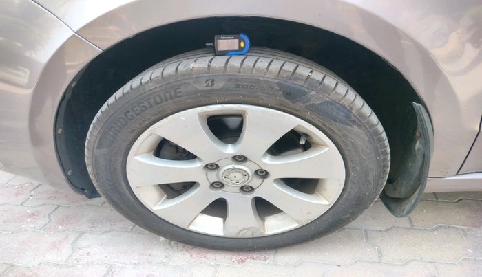 2012 Skoda Superb ELEGANCE 2.0 TDI CR AT, Diesel, Automatic, 1,61,890 km, tyre