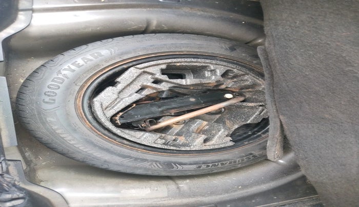 2012 Skoda Superb ELEGANCE 2.0 TDI CR AT, Diesel, Automatic, 1,61,890 km, tyre