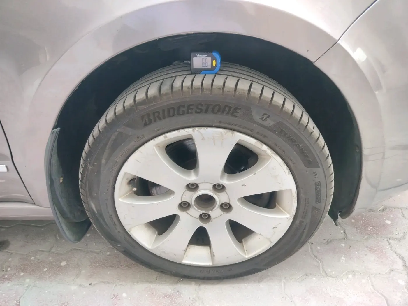 2012 Skoda Superb ELEGANCE 2.0 TDI CR AT, Diesel, Automatic, 1,61,890 km, tyre