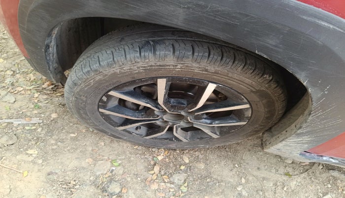 2018 Mahindra KUV 100 NXT K8 P 6 STR DUAL TONE, Petrol, Manual, 1,85,424 km, tyre