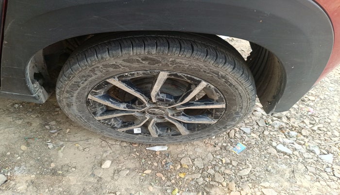 2018 Mahindra KUV 100 NXT K8 P 6 STR DUAL TONE, Petrol, Manual, 1,85,424 km, tyre