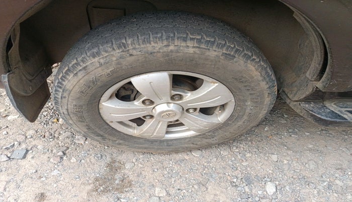 2013 Tata Safari Storme 2.2 VX 4X4, Diesel, Manual, 1,67,432 km, tyre