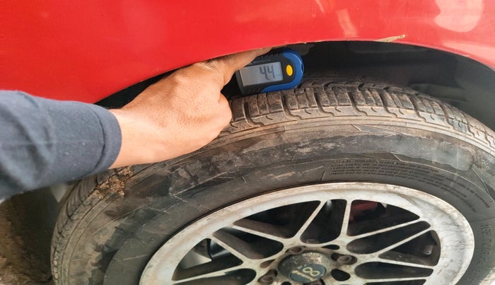 2012 Chevrolet Beat LT PETROL, Petrol, Manual, 58,426 km, tyre