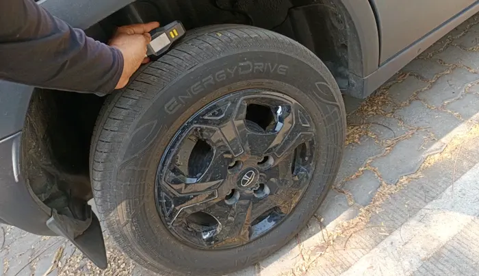2025 Tata PUNCH Accomplished Plus Camo Edition AMT, Petrol, Automatic, 4,384 km, tyre