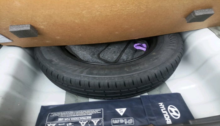 2022 Hyundai AURA SX 1.2 CNG, CNG, Manual, 9,478 km, tyre