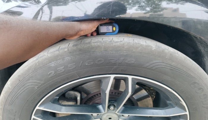 2020 KIA CARNIVAL LIMOUSINE 2.2 7 STR, Diesel, Automatic, 2,26,051 km, tyre