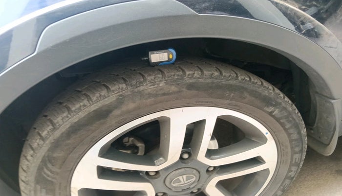 2017 Tata Hexa XT 4X2 7 STR, Diesel, Manual, 30,821 km, tyre