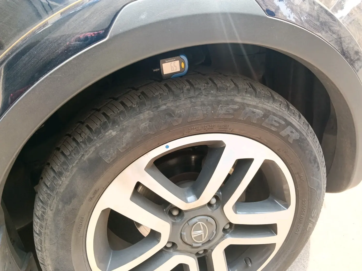 2017 Tata Hexa XT 4X2 7 STR, Diesel, Manual, 30,821 km, tyre