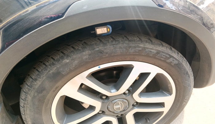 2017 Tata Hexa XT 4X2 7 STR, Diesel, Manual, 30,821 km, tyre