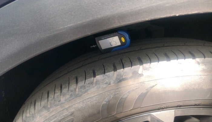 2023 Mahindra XUV700 AX 7 D AT 7 STR, Diesel, Automatic, 47,238 km, tyre