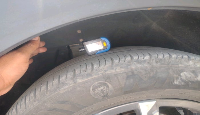 2023 Mahindra XUV700 AX 7 D AT 7 STR, Diesel, Automatic, 47,238 km, tyre