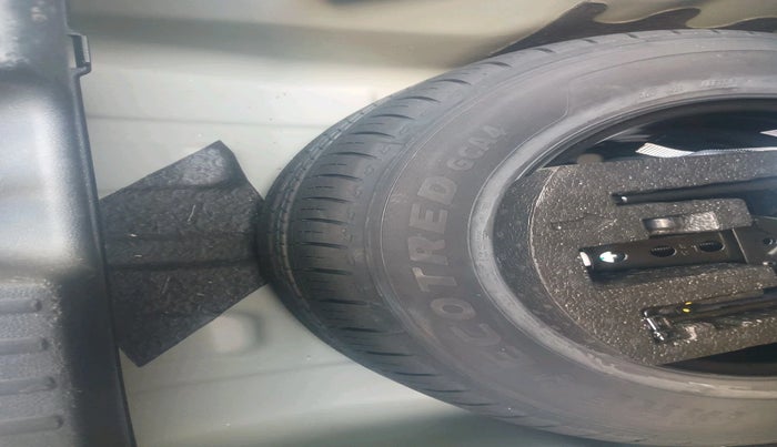 2025 Skoda SLAVIA AMBITION 1.0L TSI MT, Petrol, Manual, 15,124 km, tyre