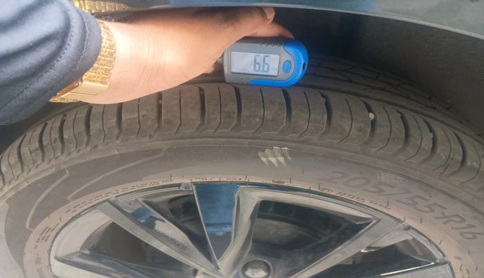 2025 Skoda SLAVIA AMBITION 1.0L TSI MT, Petrol, Manual, 15,124 km, tyre