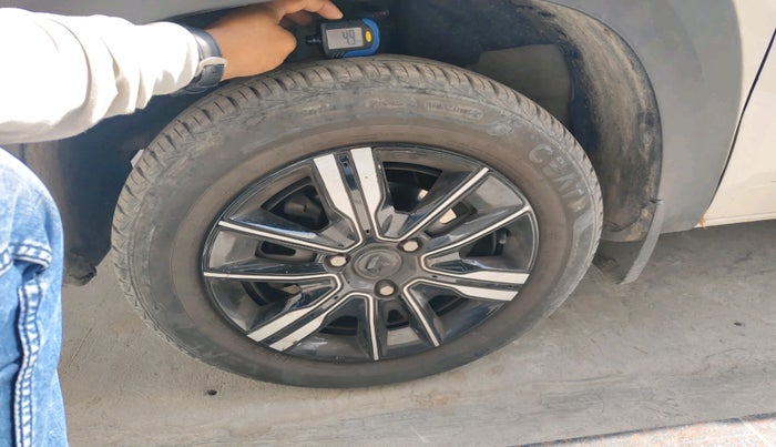 2023 Renault Kwid CLIMBER AMT 1.0, Petrol, Automatic, 23,757 km, tyre