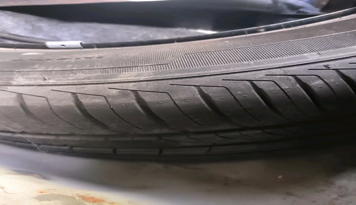 2019 Hyundai VENUE SX 1.0 TURBO, Petrol, Manual, 1,03,439 km, tyre