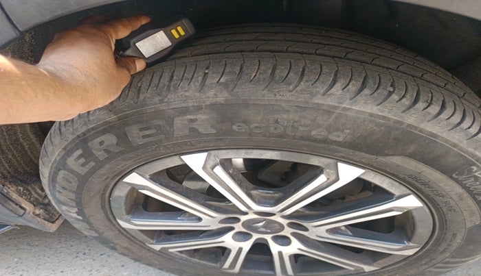 2021 Mahindra XUV700 AX 7 P AT 7 STR, Petrol, Automatic, 46,292 km, tyre