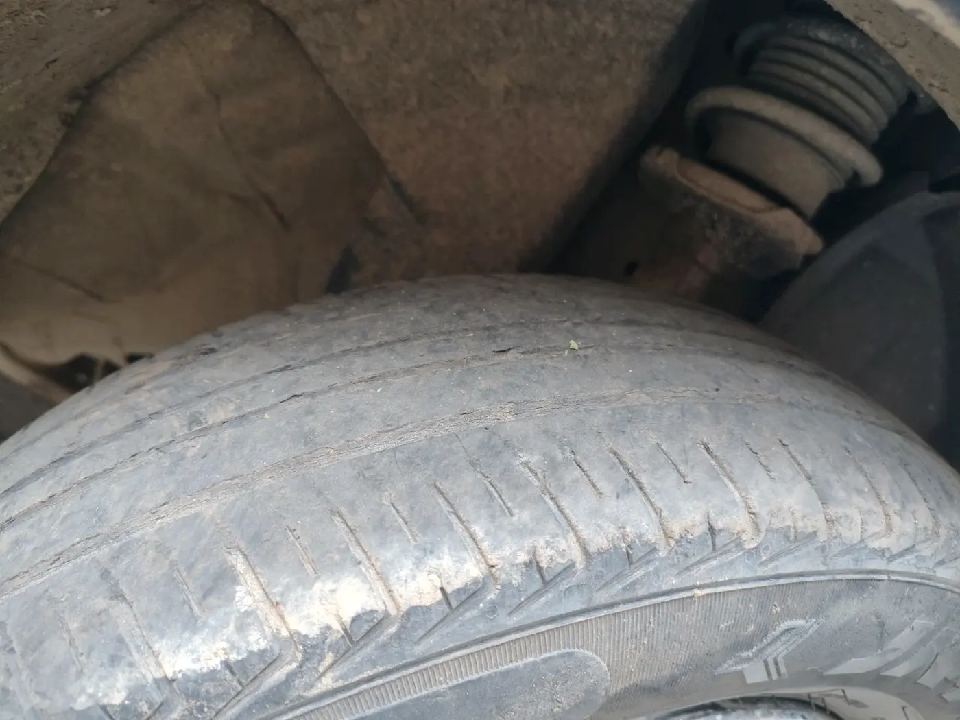 2018 Renault Kwid RXL, CNG, Manual, 1,26,299 km, tyre