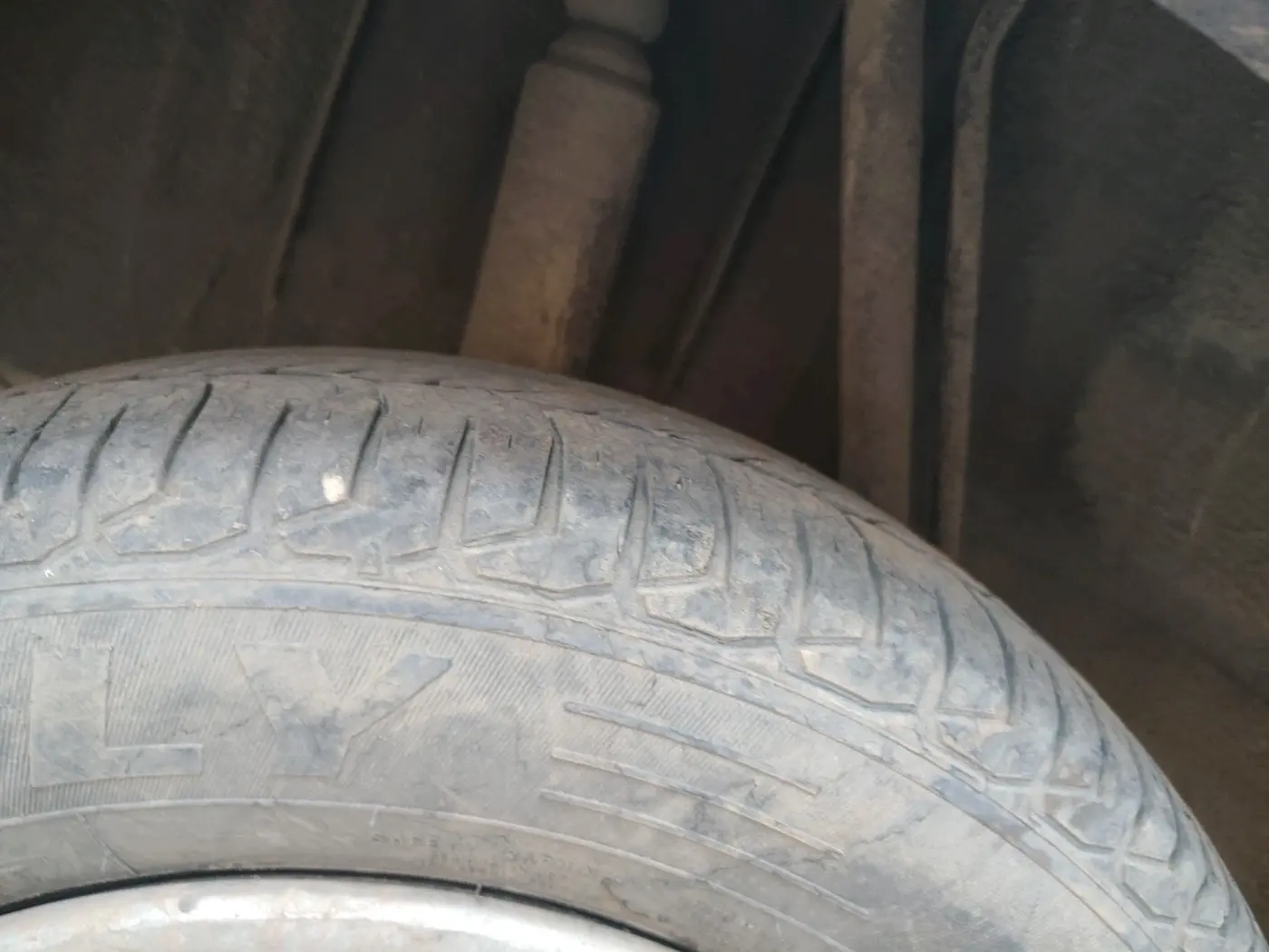 2018 Renault Kwid RXL, CNG, Manual, 1,26,299 km, tyre