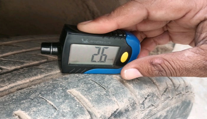 2016 Maruti Vitara Brezza ZDI, Diesel, Manual, 1,01,654 km, tyre