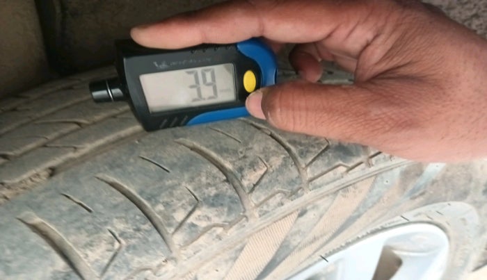 2016 Maruti Vitara Brezza ZDI, Diesel, Manual, 1,01,654 km, tyre