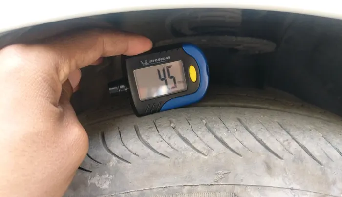 2019 Maruti Dzire ZXI PLUS AMT, Petrol, Automatic, 59,170 km, tyre