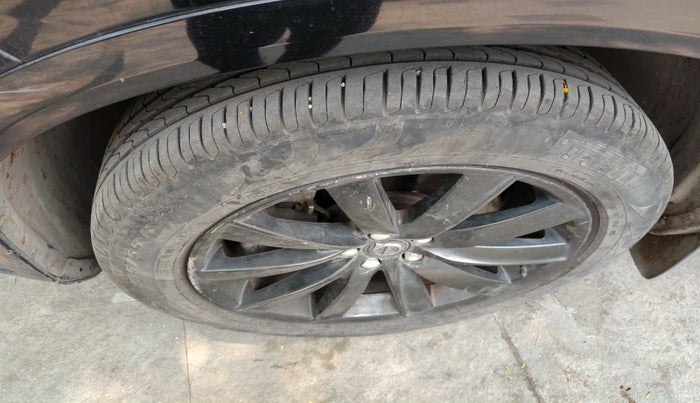 2016 Volvo XC 90 D5 Inscription, Diesel, Automatic, 1,27,079 km, tyre