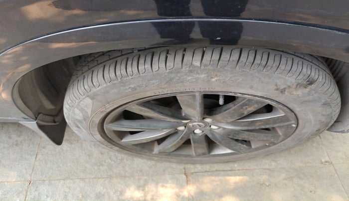 2016 Volvo XC 90 D5 Inscription, Diesel, Automatic, 1,27,079 km, tyre