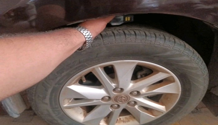 2017 Toyota Innova Crysta 2.4 VX 8 STR, Diesel, Manual, 69,520 km, tyre