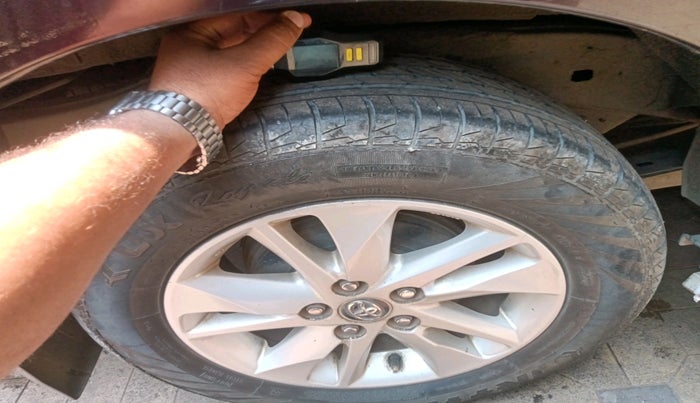 2017 Toyota Innova Crysta 2.4 VX 8 STR, Diesel, Manual, 69,520 km, tyre