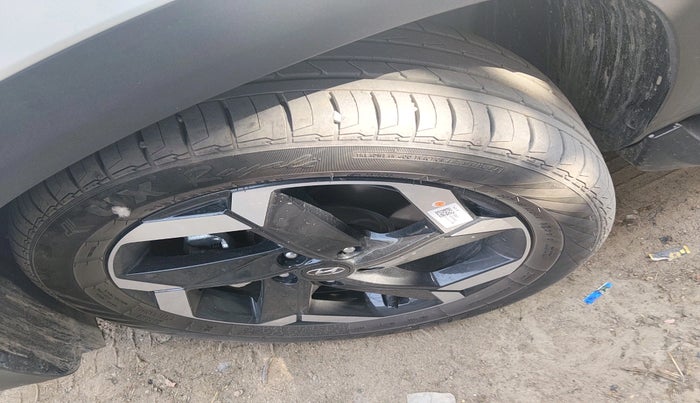 2026 Hyundai Creta 1.5 Turbo DCT King, Petrol, Automatic, 2,193 km, tyre