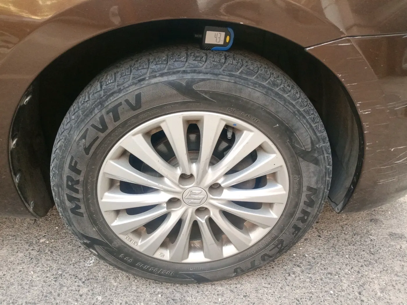 2015 Maruti Ciaz VXI+, Petrol, Manual, 1,39,693 km, tyre