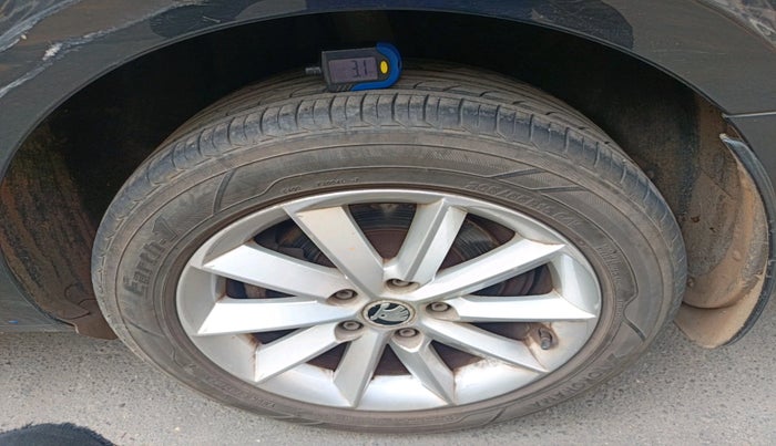 2015 Skoda Superb ELEGANCE 1.8 TSI AT, Petrol, Automatic, 98,983 km, tyre