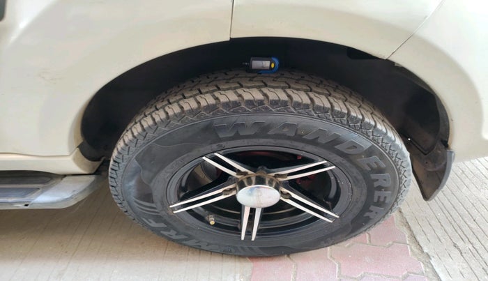 2015 Tata Safari Storme 2.2 EX 4X2, Diesel, Manual, 78,324 km, tyre