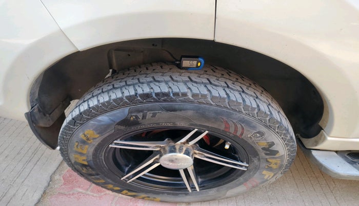 2015 Tata Safari Storme 2.2 EX 4X2, Diesel, Manual, 78,324 km, tyre