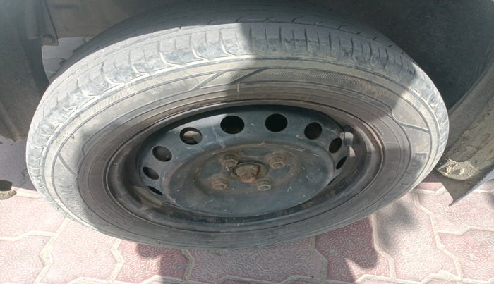 2012 Toyota Etios G, Petrol, Manual, 96,267 km, tyre