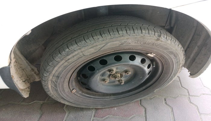 2012 Toyota Etios G, Petrol, Manual, 96,267 km, tyre