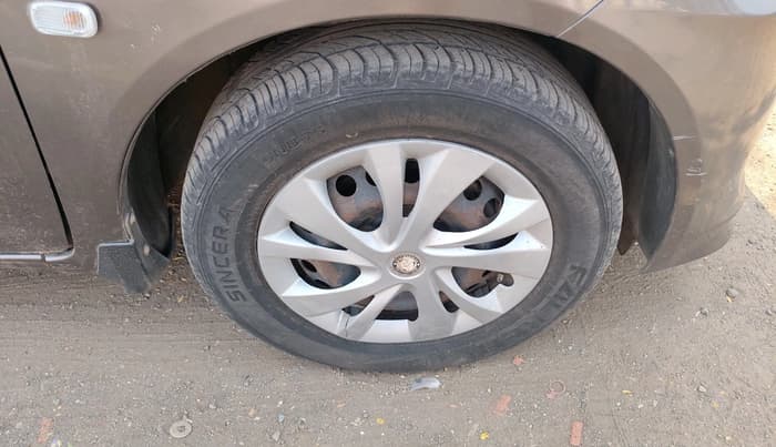 2013 Honda Amaze 1.2L I-VTEC S, CNG, Manual, 83,859 km, tyre