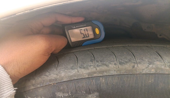 2021 Toyota Innova Crysta 2.4 ZX AT 7 STR, Diesel, Automatic, 61,421 km, tyre