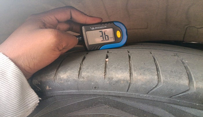 2021 Toyota Innova Crysta 2.4 ZX AT 7 STR, Diesel, Automatic, 61,421 km, tyre