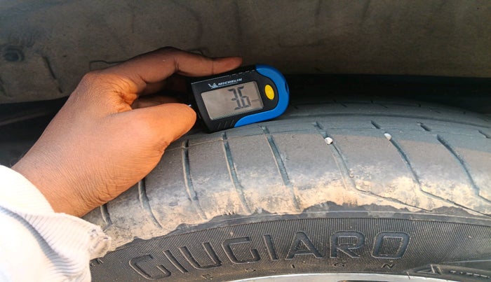 2021 Toyota Innova Crysta 2.4 ZX AT 7 STR, Diesel, Automatic, 61,421 km, tyre