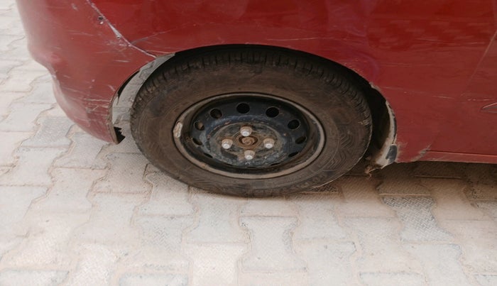 2011 Hyundai i10 SPORTZ 1.1, CNG, Manual, 1,29,302 km, tyre