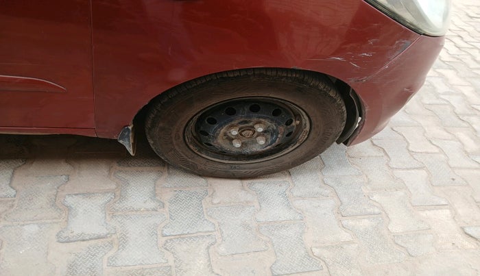 2011 Hyundai i10 SPORTZ 1.1, CNG, Manual, 1,29,302 km, tyre