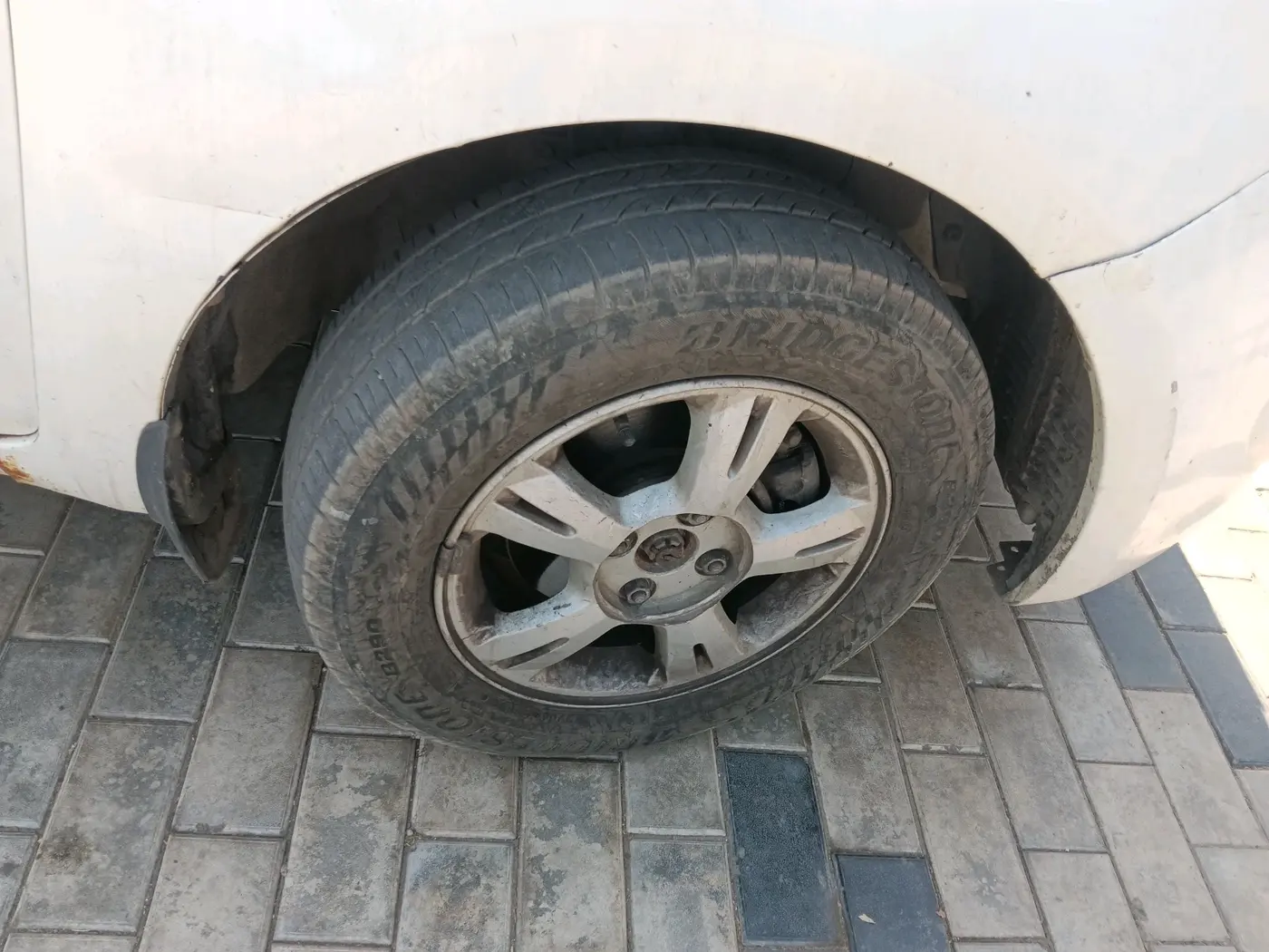2011 Hyundai i20 ASTA 1.4 AT, CNG, Automatic, 84,639 km, tyre