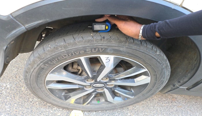 2021 Mahindra XUV300 W8 (O) 1.5 DIESEL AMT, Diesel, Automatic, 1,19,724 km, tyre