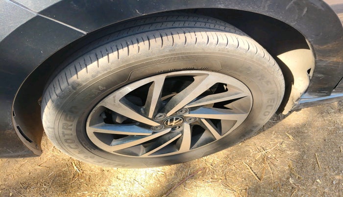 2023 Volkswagen VIRTUS TOPLINE TSI 1.0 AT, Petrol, Automatic, 49,562 km, tyre