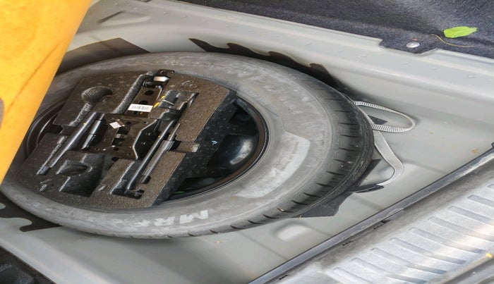 2023 Volkswagen VIRTUS TOPLINE TSI 1.0 AT, Petrol, Automatic, 49,562 km, tyre