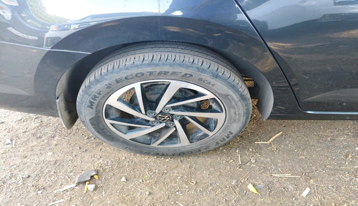 2023 Volkswagen VIRTUS TOPLINE TSI 1.0 AT, Petrol, Automatic, 49,562 km, tyre