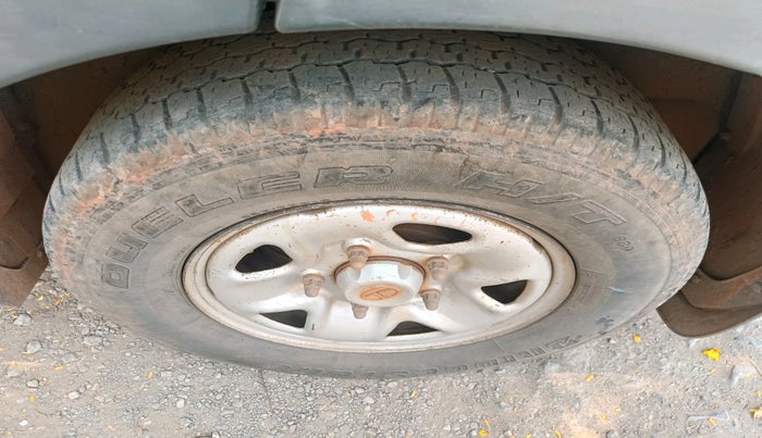 2017 Tata Hexa XM 4X2 7 STR, Diesel, Manual, 2,75,831 km, tyre