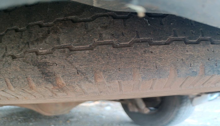 2017 Tata Hexa XM 4X2 7 STR, Diesel, Manual, 2,75,831 km, tyre